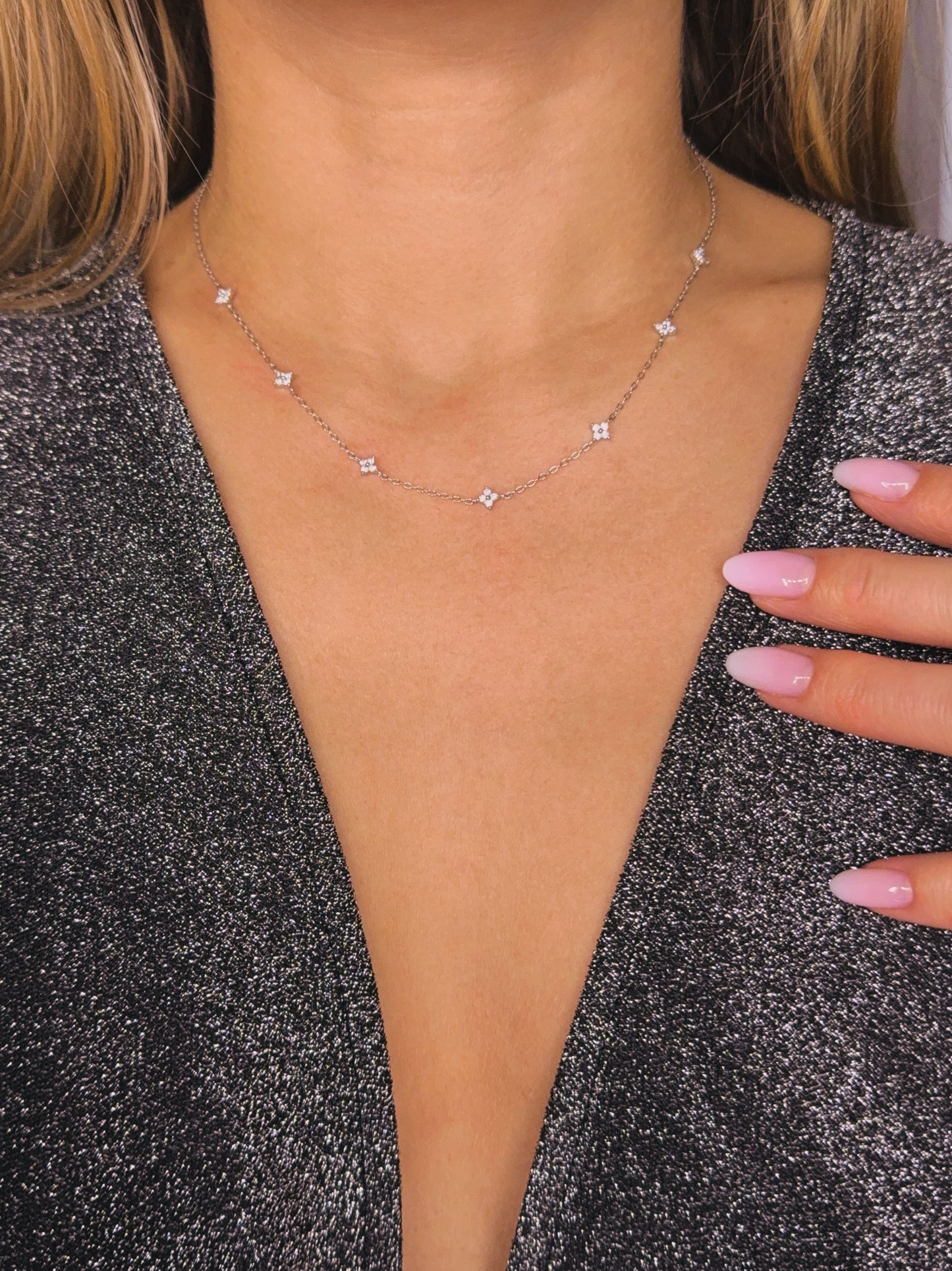 collier pendentif trèfle délicat – idée cadeau porte-bonheur