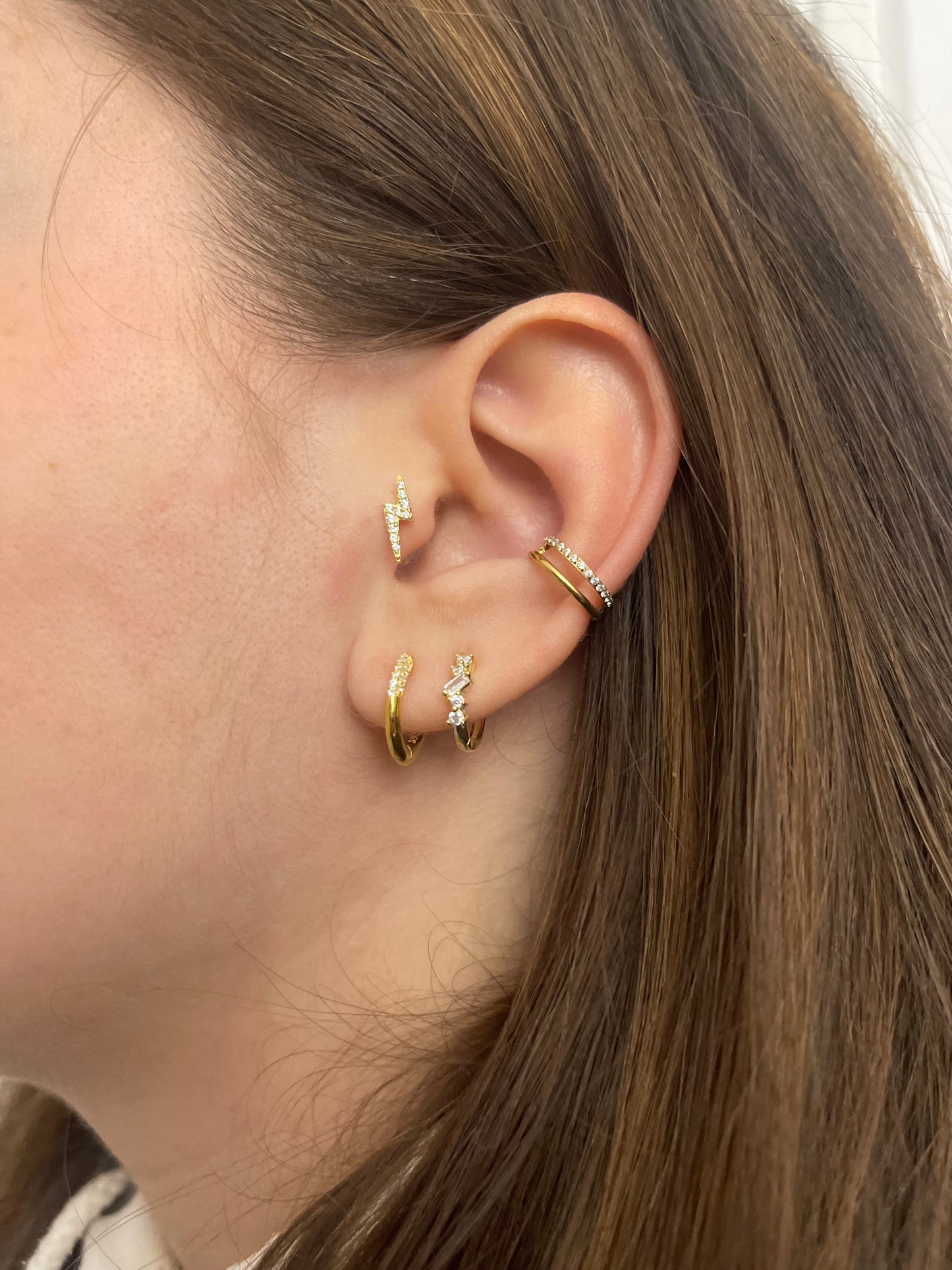 piercing COCO porté – bijou conch titane doré