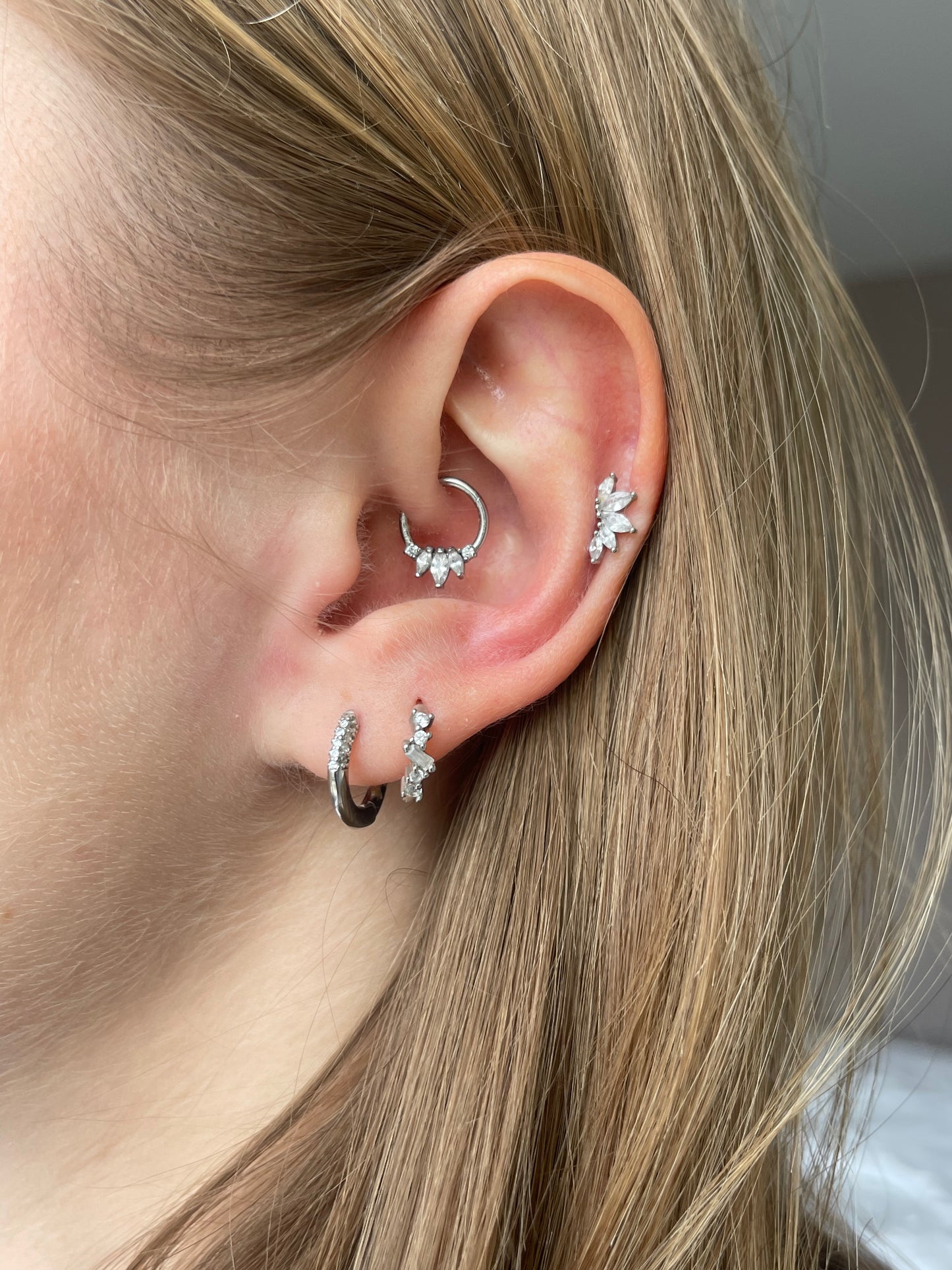 piercing daith anneau 8 mm doré – BELLA