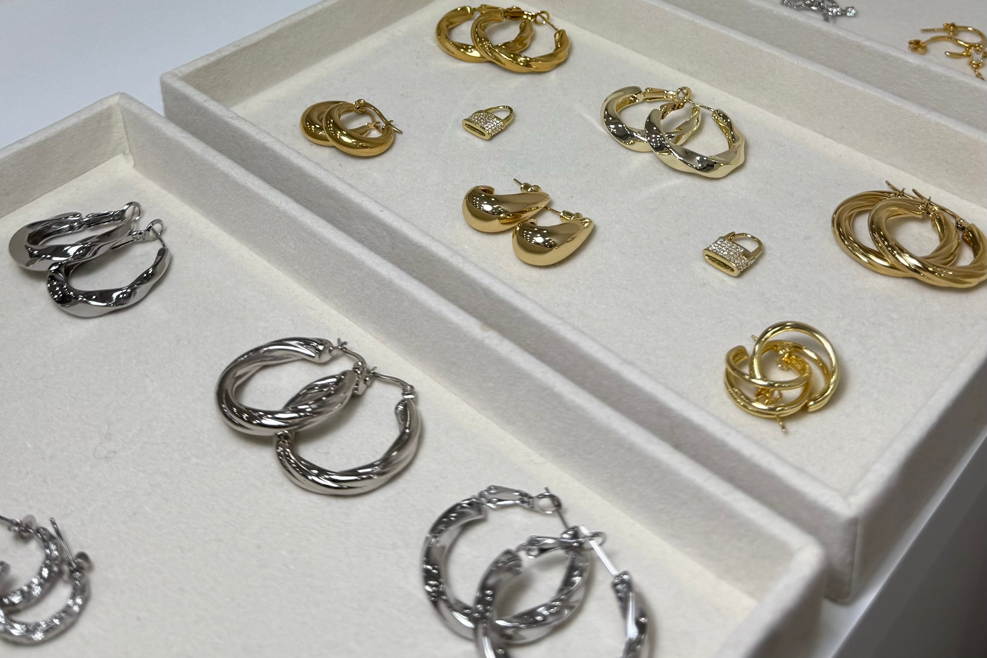 Découvrez nos bijoux premium : piercings, earcuffs, créoles et accessoires élégants.
